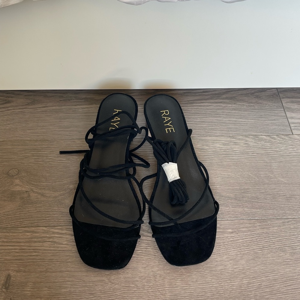 RAYE| black heels
